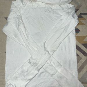 White lululemon hooded shirt